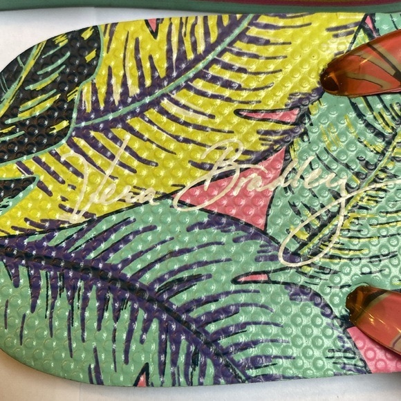 Vera Bradley flip flops - Picture 2 of 6